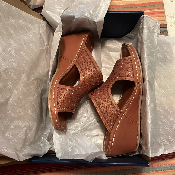 Atalina size 8 1/2 or 9 brown wedges w/ sparkles - Picture 7 of 7